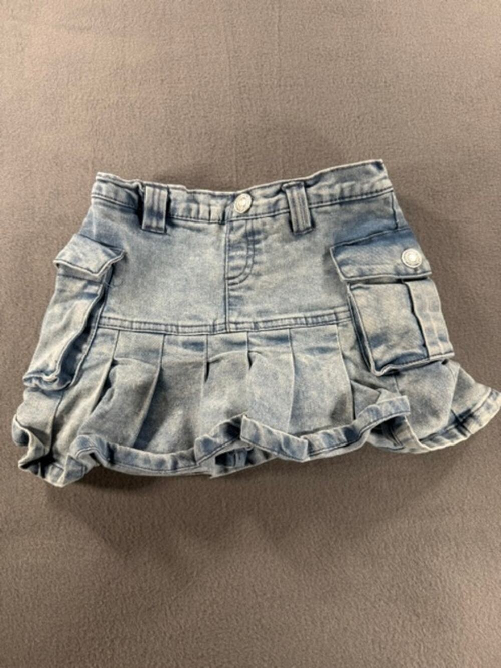 Y2K-INSPIRED ACID-WASH DENIM CARGO PLEATED MINI SKIRT ( SIZE 6 )